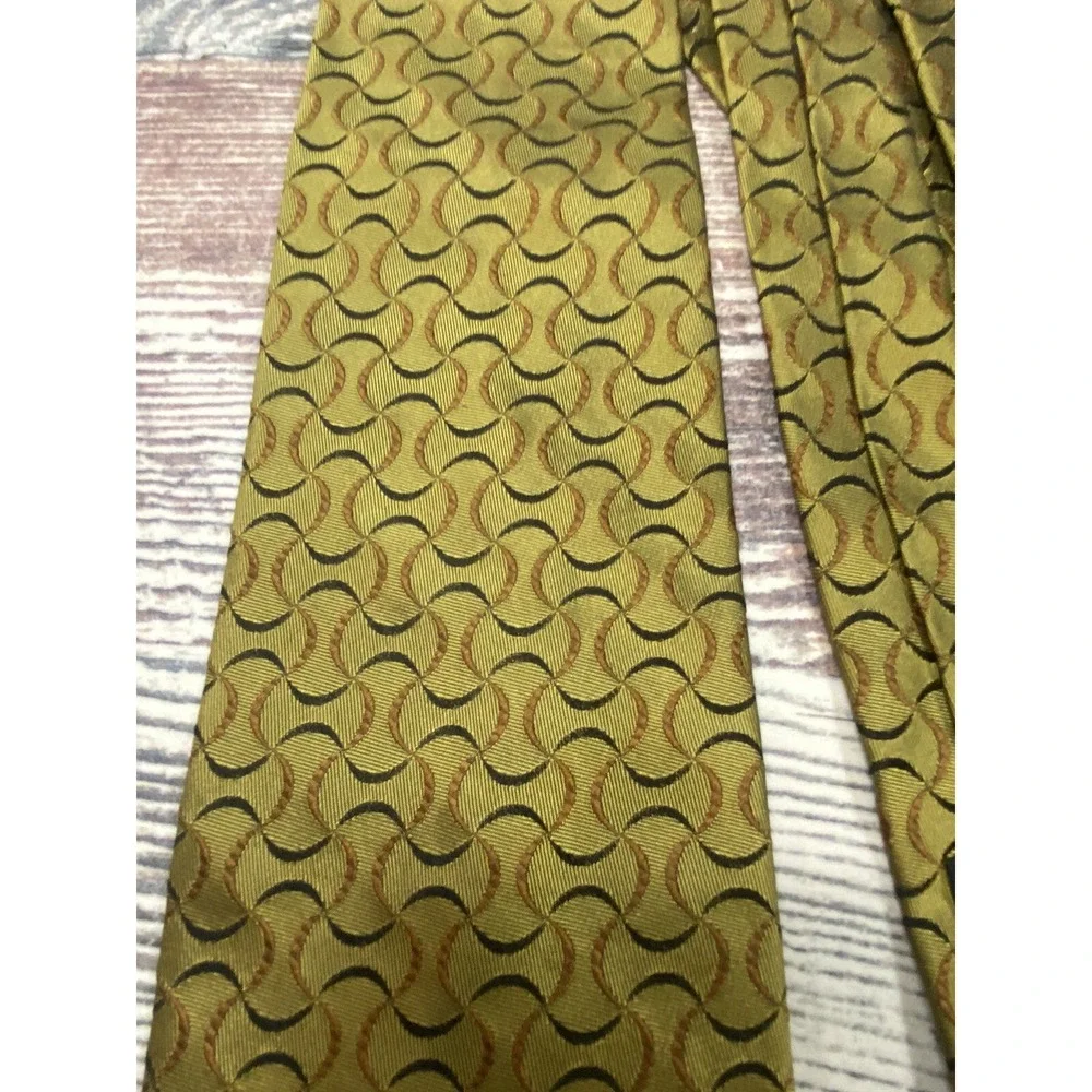 Novia Mens Neck Tie Green Geometric Pattern 100% Silk Italy Classic Width